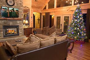 Gatlinburg Mansion 14 Bedroom Cabin by RedAwning