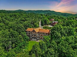 Gatlinburg Mansion 14 Bedroom Cabin by RedAwning