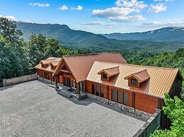 Gatlinburg Mansion 14 Bedroom Cabin by RedAwning