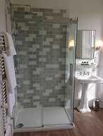 The Old Vicarage at Oakridge