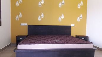 Royal Zayka Hotel & Restaurant