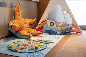 Joyze Hotel Xiamen, Curio Collection by Hilton