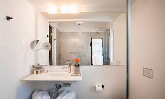 Lear Sense - Experience Luxury Hotel