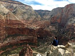 Zion's Camp and Cottages