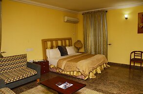 Yanna Lodge