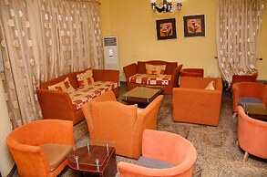 Yanna Lodge