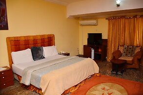 Yanna Lodge