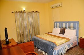 Yanna Lodge