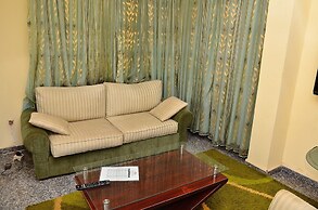 Yanna Lodge
