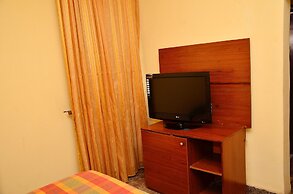Yanna Lodge