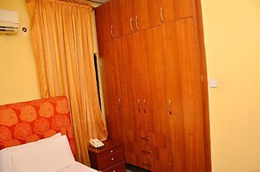 Yanna Lodge