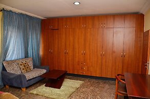 Yanna Lodge