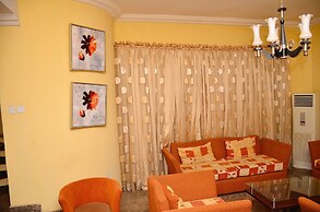 Yanna Lodge