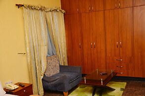Yanna Lodge
