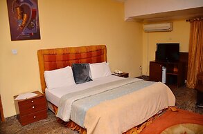 Yanna Lodge