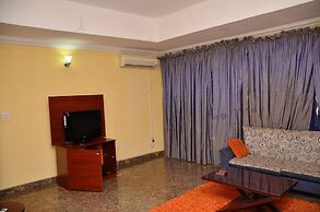 Yanna Lodge
