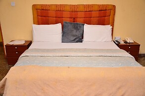 Yanna Lodge