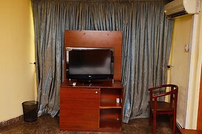 Yanna Lodge