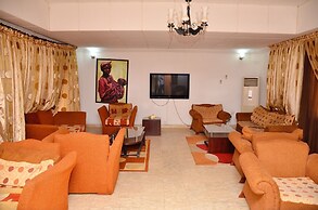 Yanna Lodge
