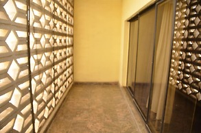 Yanna Lodge