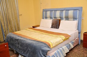 Yanna Lodge
