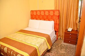 Yanna Lodge