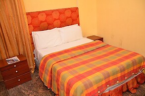 Yanna Lodge