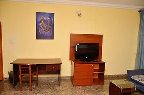 Yanna Lodge