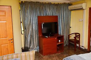 Yanna Lodge