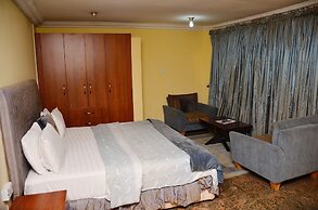 Yanna Lodge