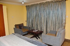 Yanna Lodge