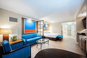 StripViewSuites at Signature