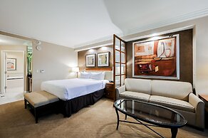 StripViewSuites at Signature