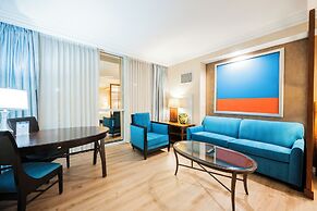 StripViewSuites at Signature