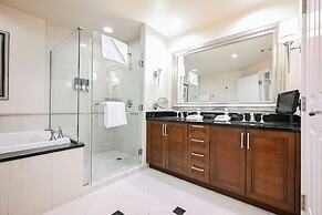 StripViewSuites at Signature