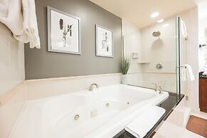 StripViewSuites at Signature