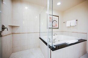 StripViewSuites at Signature