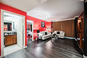 StripViewSuites at Signature