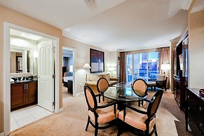 StripViewSuites at Signature