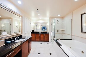 StripViewSuites at Signature