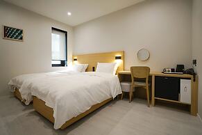 Mipo Oceanside Hotel