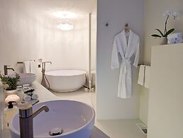 Amaré Beachside Luxury