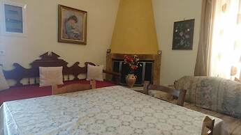 Tourloti Village House