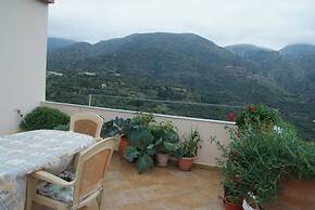 Tourloti Village House