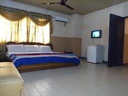 Feligold Royal Hotel