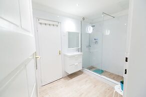 Classic Ernesto near Opera