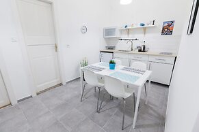 Classic Ernesto near Opera