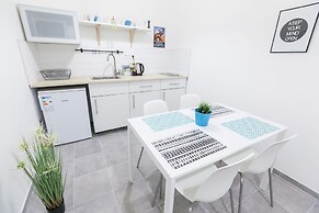 Classic Ernesto near Opera