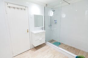 Classic Ernesto near Opera