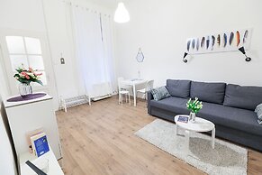 Classic Ernesto near Opera